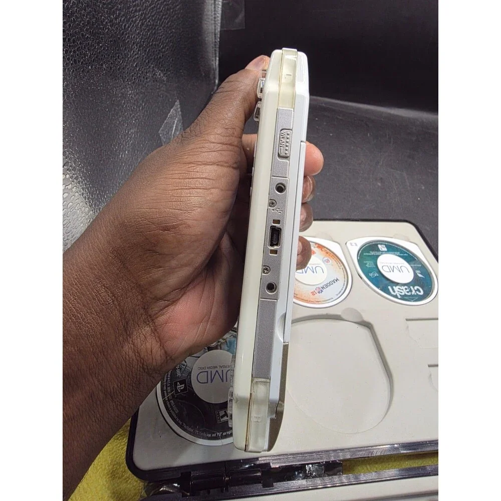 Sony PSP-2001 White Bundle – New Battery, 4 Games, Crash UMD Movie